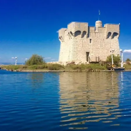 Vu Et Etang Traversant